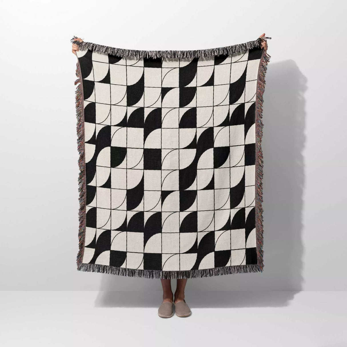 Geometric Print Woven Throw Blanket - DesignerOllie.com