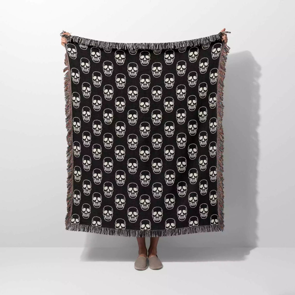Simple Skull Monochrome Woven Throw Blanket and Tapestry - DesignerOllie.com