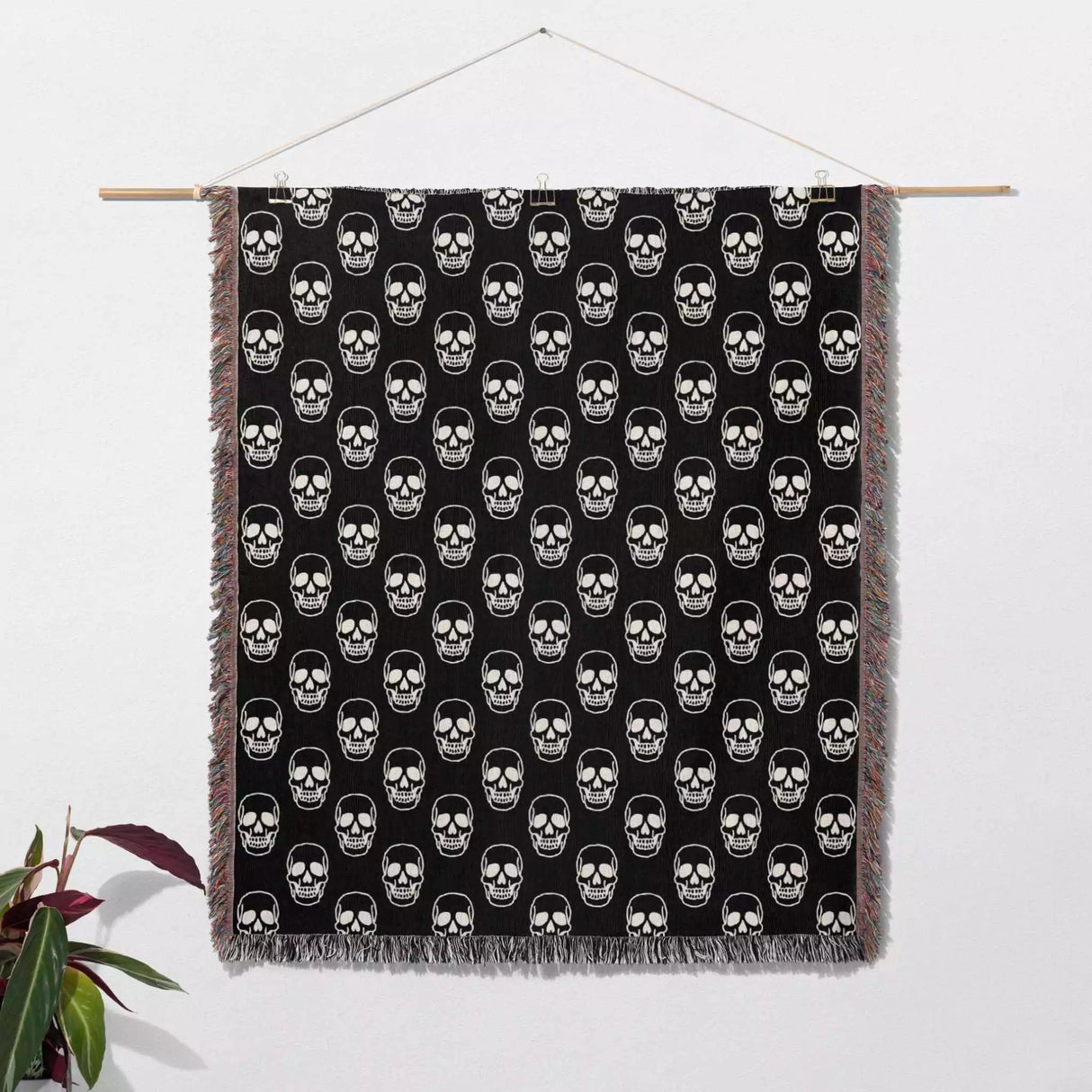Simple Skull Monochrome Woven Throw Blanket and Tapestry - DesignerOllie.com
